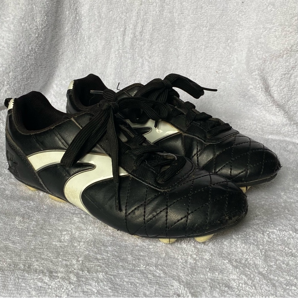 Starter Cleats Shoes Boys Size 4 Lace Up‎ Black-White Has Scuff Marks
